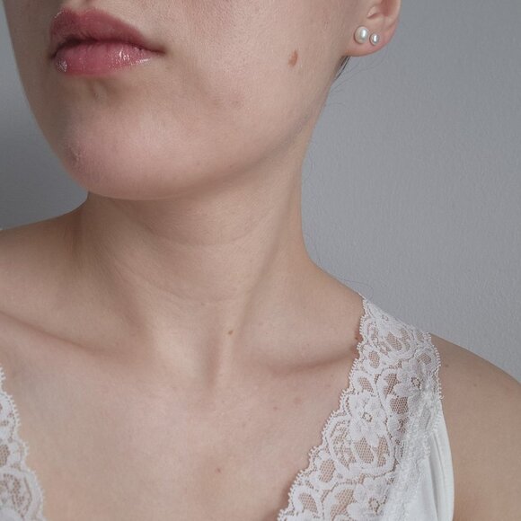 Two pairs of sterling silver matching pearl earrings - Picture 4 of 11